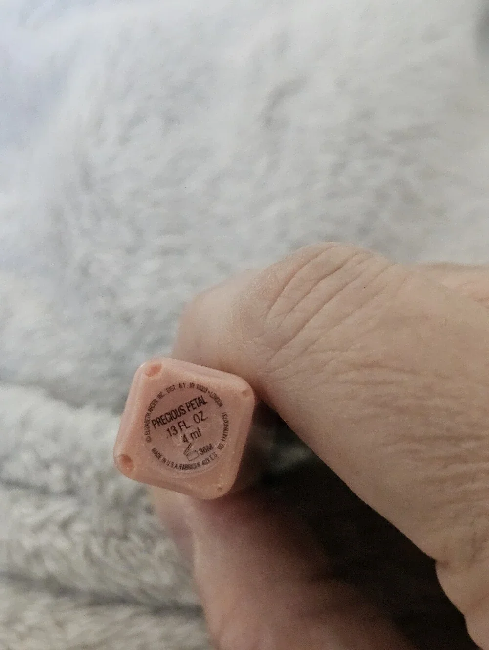 Elizabeth Arden Luminous Lip Gloss in Peach